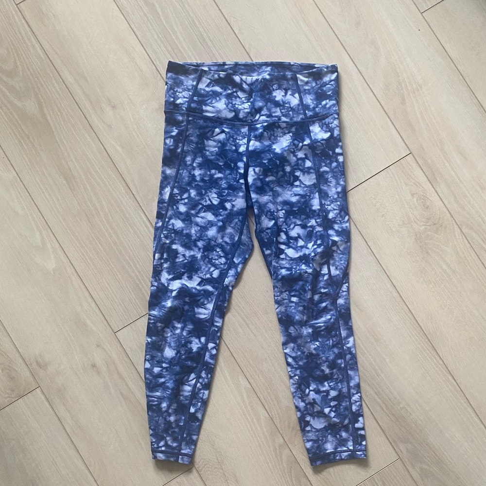 Athleta Blue Tye Dye Patterned Legging Capris
